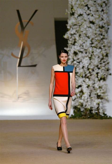 moda anni 60 yves saint laurent|Storia del vestito Mondrian disegnato da Yves Saint Laurent.